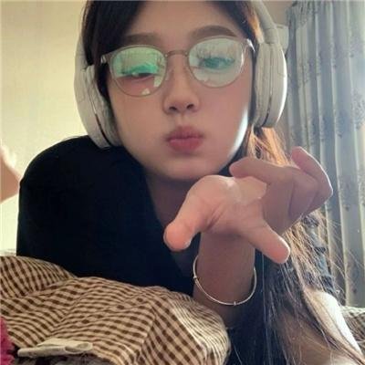 芒果和红色轮椅